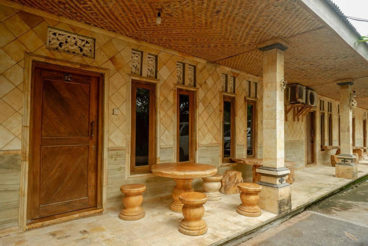 Hotel Kampoeng Drini Redpartner Brono ภายนอก รูปภาพ